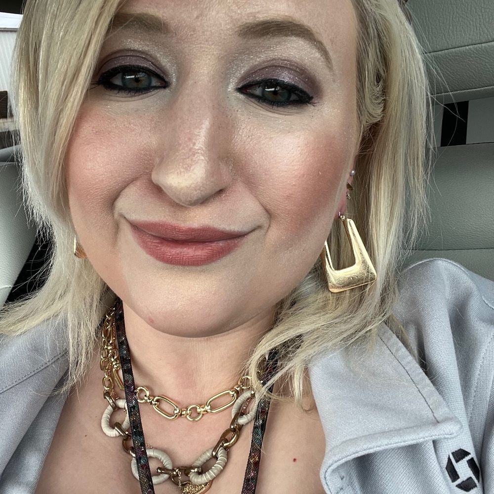 Meet your Posher, Renee
